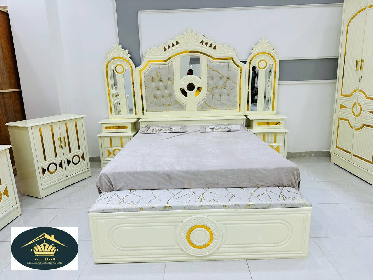 موديل النهرين 

السعر  مليونين و٥٥٠

  الون بيجي وتطعيم ذهبي

نجاره عراقيه ٪؜ ١٠٠ضمن وجبه الدرجه ممتازه ضمن وجبه موديلات الوان  

من انتاج شركه الملكه اللاثاث الرمادي زنكوره طريق القريه العصريه مقابيل محطه الهدى مجاور لمركز شرطة زنگوره 

الكنتور ٦ باب ملحق عرض الكنتور ٣٢٠ سم 

داخل الكنتور صاج طبيعي ٤ ملم

وجه الكنتور١١ ملم cnc   

ظهر جرجوبه شد براغي 

الارضيه الكنتور بلوك صاج ١٨ ملم 

زاويه ملابس ملحق بارتفاع الكنتور 

عرض زاويه ملابس ملحق بارتفاع الكنتور عرض ١٢٠ سم 

الكنتور وزاويه ملابس ضلع واحد ٤٤٠ سم

جربايه تصميم فاخر كومديات مفصوله كل كومدي يحتوي على باب ومجر 

مجرات سلايت سكك حديد 

ميز مرايا دبل باب و ٣ مجرات

 تصميم فاخر وحديث لوكنز مرتفع عن الارض 

كل مجرات سلايت  سكك حديد 

طابويه  جلوس هديه 

خدمه نقل وشد مجانا الى جميع محافظات

 العنوان الانبار الرمادي زنكورهً طريق القريه العصريه مقابيل محطه الهدى مجاور لمركز شرطة 

لحجز والاستفسار 

***********

***********
