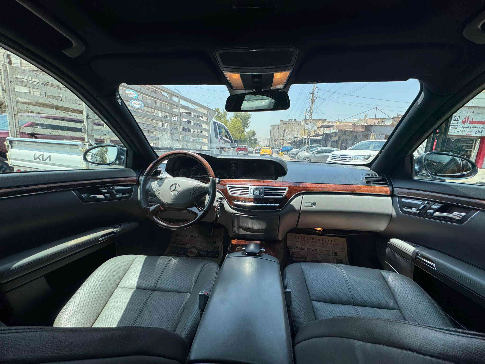 السلام عليكم 
مارسدس s350 2007 w221 
لون مميز
السيارة مكفولة ماعدا جاملغ اليمين مصبوغ 
مكينة وكير وحدادية كلها مكفولة السيارة جاهزة بدون اي نقص

السعر 188$ ورقة وبيهه مجال بسيط

فول مواصفات 

لون غرفة رصاصي + اسود
مري شفط
جنطة شفط
 فتحه سقف
شاشه + ماوس 
ستيرن كهرباء + تحكم ستيرن جهتين
تبريد منفصل + قطعتين تبريد 
اربع كشنات كهرباء
تدفئه كشنات امامي
تدفئة + تبريد كشنات خلفية
خزن ميموري 
وضعيات قياده E-S-M
اشاير مري 
كروس سرعه 
جام بلورايز بلادي
بلوتوث 
حساسات امامي خلفي
ويل كب حجم 19 مع طخم تاير جديد
كامرة خلفية
وباقي المواصفات معروفة
ماشية 245 الف كيلو 

السيارة رقم سليمانية بأسمي تحويل ثاني يوم
السعر 188$ ورقة وبيهه مجال بسيط
الرقم *********** بغداد
