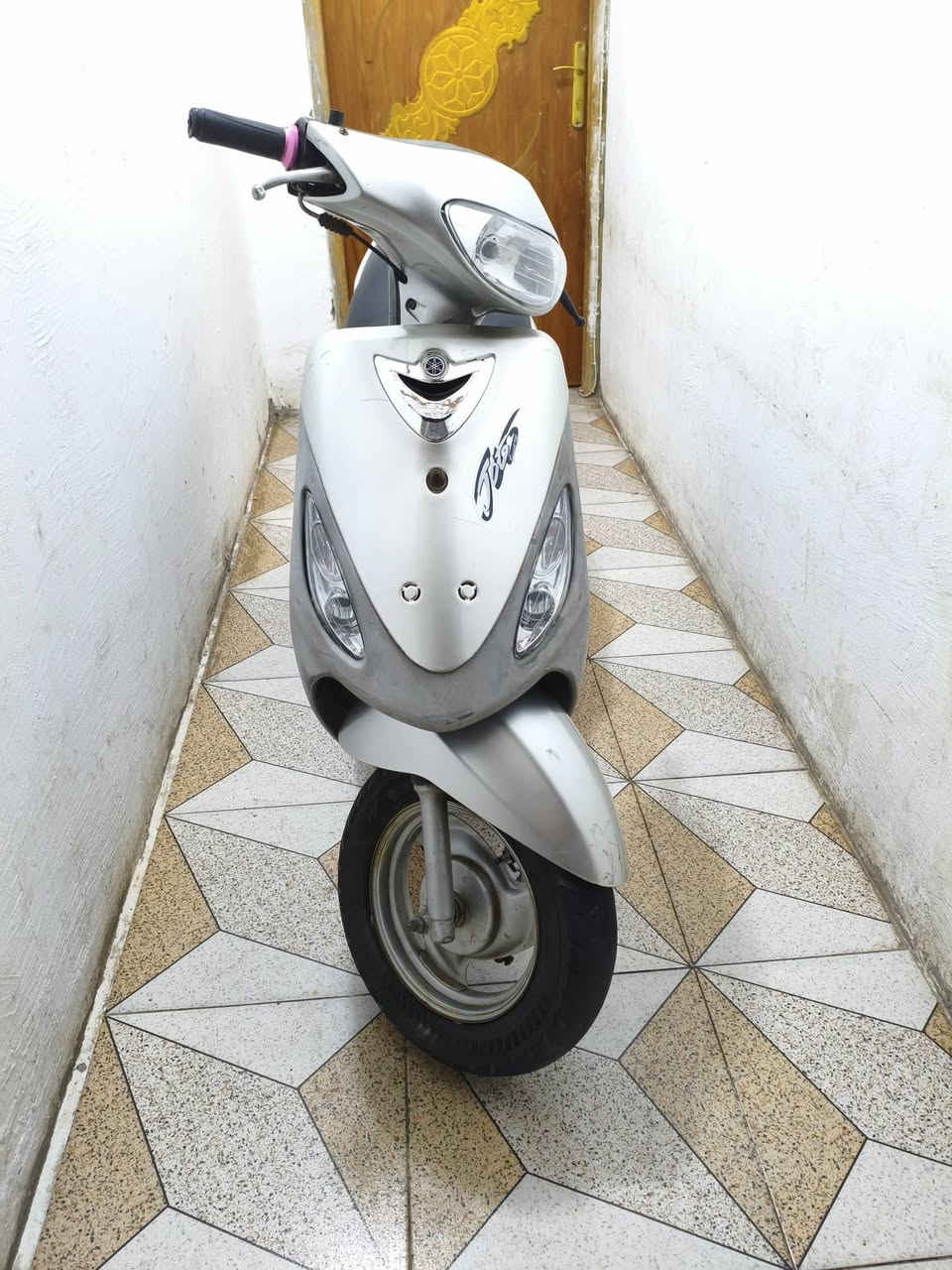 ماكس جديده كلهة شغاله سلف هندر اشاير سكنات ما مفتوحه مشي نهضه خير من الله بوشه 49  ابلاديه لايت عالي وناصي دبلات امامي وخلفي ابريكات اماميه وخلفيه جاهزه اخت الرمبه نعومه كلش حلوه كفرات اصليه امختمه حواضن اصليه عدادات الكهربايات كلها شغاله لا تبخير لا تنقيص ما بيها اي نقص مكان حيانية شارع السيد سعر 625 رقم *********** المو شراي لا ايراسل رجائن
