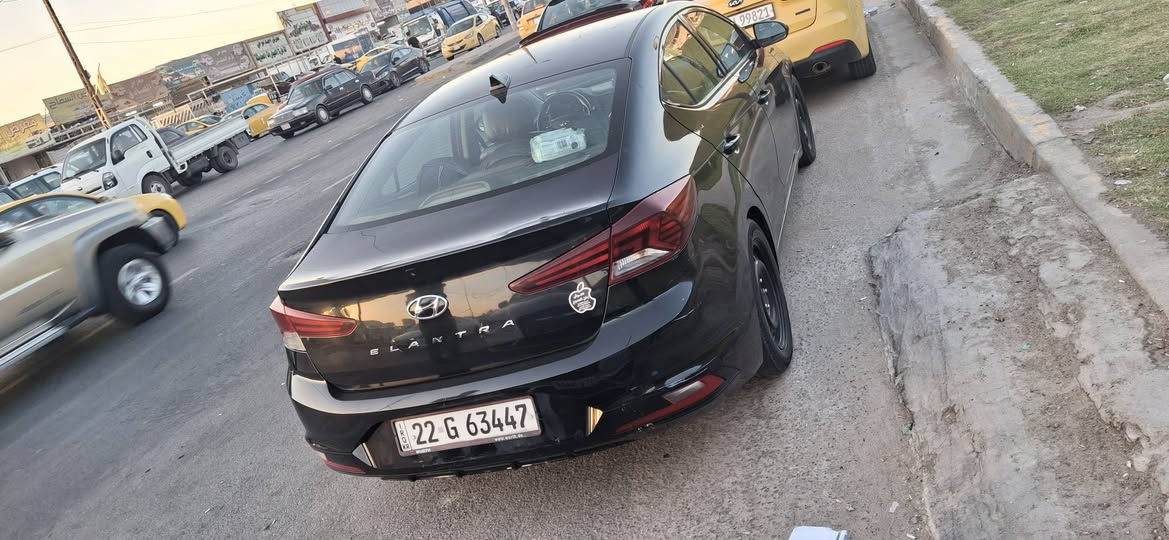 السلام عليكم النترا للبيع 
مديل 2020 حادثها باب الصدر كلير من امريكا 

السياره نص فول عدا فتحه وبصمه 

الرقم اربيل سنويه بسمي تحويل مباشر 

المكان:بغداد بسمايه 

الرقم:***********
