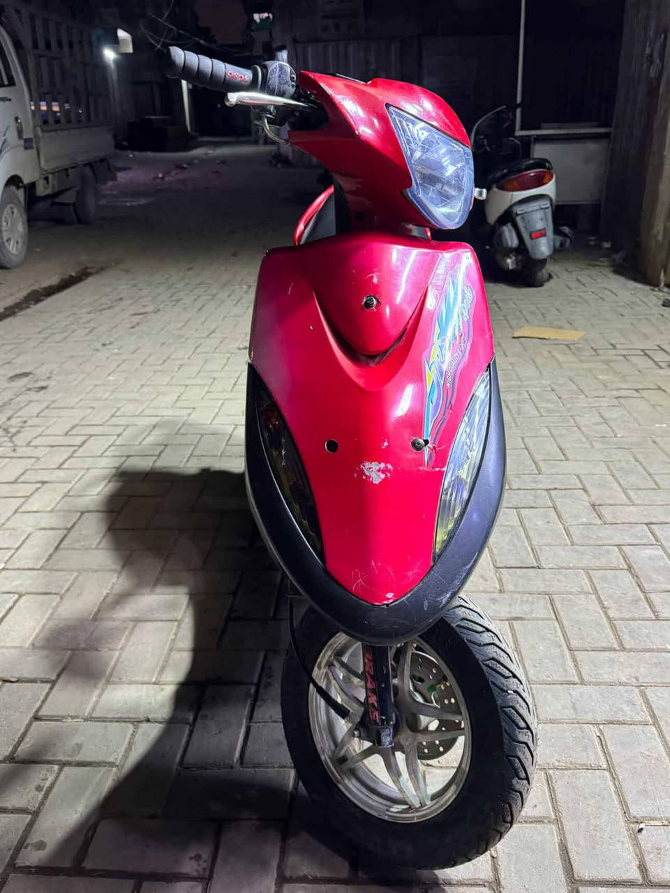 سلام عليكم شلونكم شباب دراجه ماكس عدله للبيع دراجه كلش حلوه ونضيفه كلها بلادي بس سلف عاطل وكفراته اصليه السعر 550 وبيها مجال حك الجيه مكاني بغداد النهضه رقمي ***********
