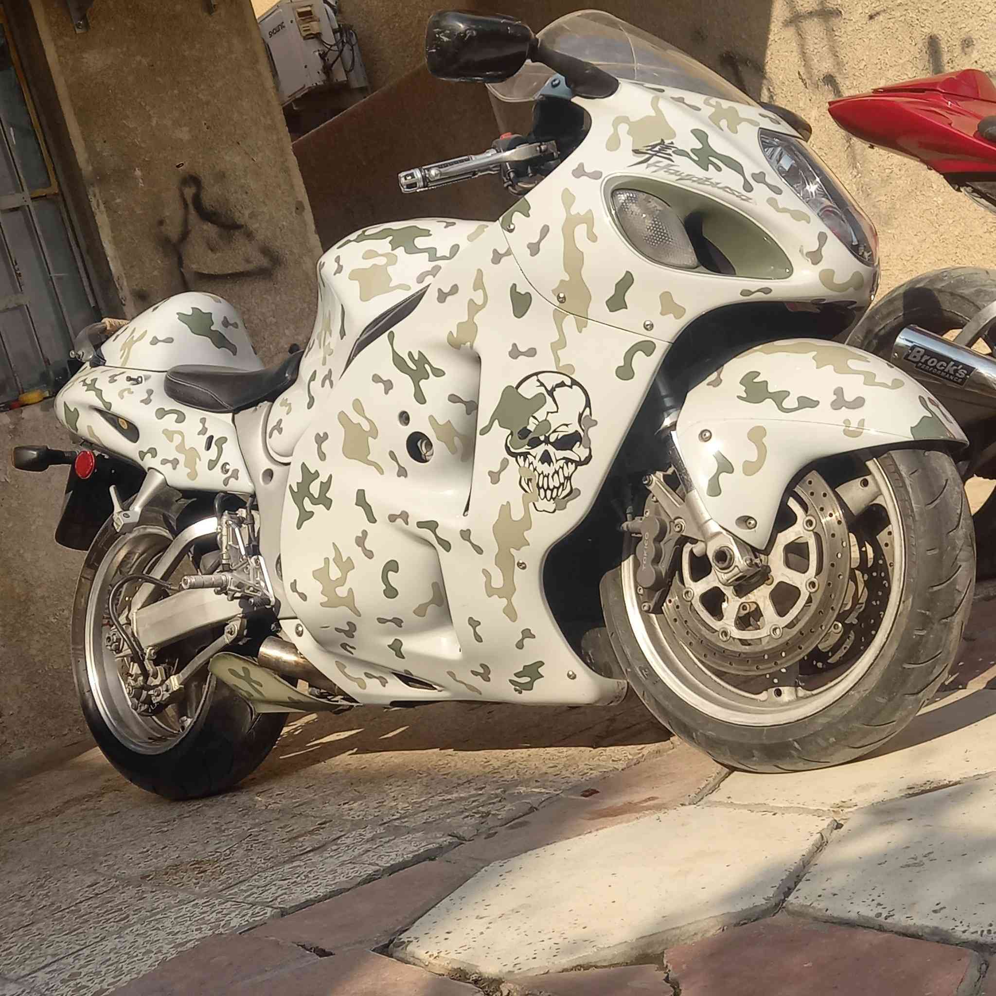 من رخصة الادمن الدراجتين للبيع البيضة ٣٥$ الحمرة ٢٢$ مامفتوح بيهن برغي بالمكينه
الدراجتين جان بيهن رقم  وبدلت الشواصي .. الشاصي الرقم ابيعة وحدة  كامل اصولي 

البيضة ٢٠٠٦ مكفولة كفالة عامة  
فايبرات شاصي وسلايدرات مختمة هايبوزا بعدني مشادهن
دبل بنكة دينيسو  
تانكي قطرة زنجار مابي
دبلات جدد
تايرات جدد
زنجيل جديد
اشاير لد
بكلايت لد  
هدرز تك ٧ قطع   

الحمرة بيها ثكل خفيف كلش  موديل ٩٩
تانكي مصبوغ من الداخل وفيت بم جان خارجي ومحور داخلي 
ودبلات امامي تعبانة 
ودسكات امامي خلصانات  
سلف وراجز جديد
تاير امامي وخلفي جديد 
شخاطة جديدة 
مجاول جدد
كتف شحن جديد

مكاني بغداد.. الغزالية  قريب المرور
***********
