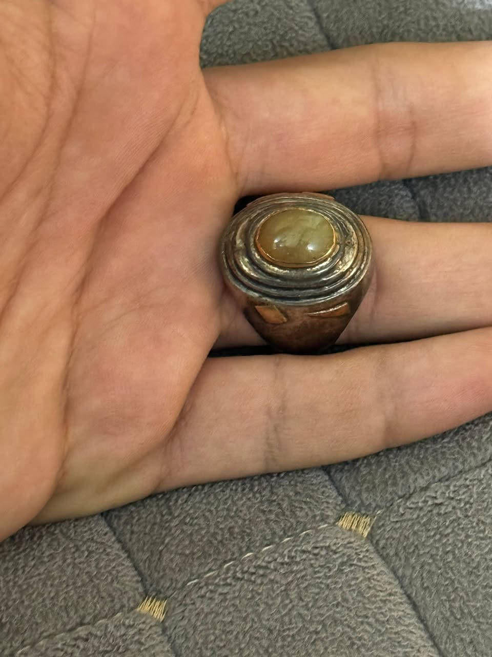 شلعة قيم بما يرضي الله 
محبس الاوبال داير ذهب مو نحاس


**إذا كنت صاحب هذا الإعلان وتريد حذفه لأي سبب، رجاءا أرسل رسالة إلى الدعم الفني**