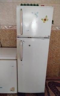ثلاجه • نظيفه • للبيع