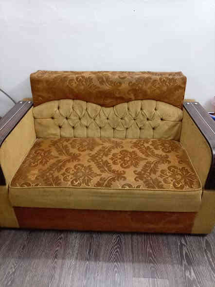 تخم ٧ مقاعد نضيف قنفتين وكرسين ٥٠ الف مكاني الحرية الدولعي موبايل***********
