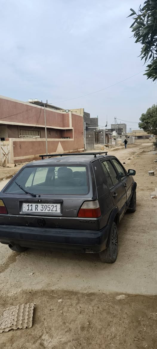 السلام عليكم كولف مديل, 1990 سيارة بلادية مكينة 1800بدون قطرة صبغ وكفالة عامة من كير ومكينة وتبريد شغال ترايك وين ما تريد سيارة مال جناي سنوية جديدة جاهزة من كل النواحي عوزة فقط صبغ السعر 29وبيها مجال حك الجية للاستفسار ***********
