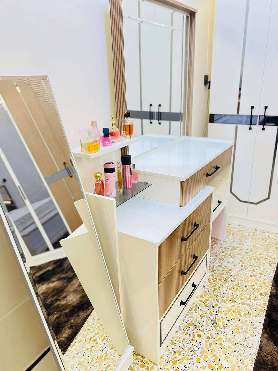 سلام عليكم 
غرفه تركي 8 قطع
أأختت ألجديدة أستعمالها آقل ألشهر
النضأأفه. 100%100
گنتور 6 بيبأن مع ملحقأأت 8 بيبٱٱن تصيـُڕ
مأخذيـها مليـونيـטּ و300 أريدها مليون و800
عنوأأأטּ ديوأنيةة حـي ألنهضة ألثـألثـة …***
توأصل فقط خأأص رقم هاتـف خأأص گل ألهلأ


**إذا كنت صاحب هذا الإعلان وتريد حذفه لأي سبب، رجاءا أرسل رسالة إلى الدعم الفني**