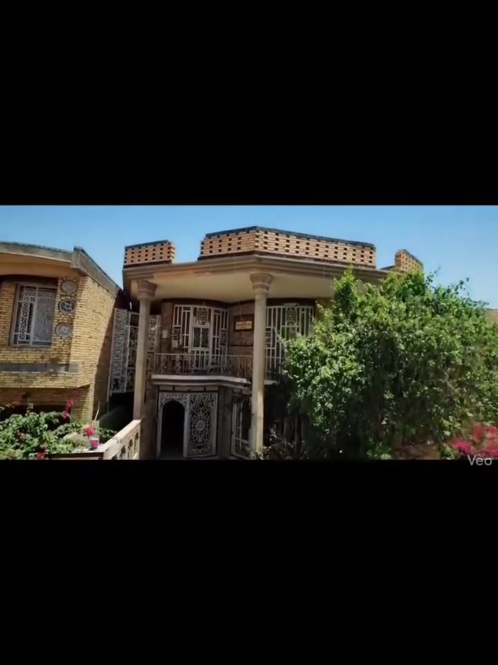 🏡 بيت للبيع – العباسية | موقع مميز وقريب من الحديقة

📍 الموقع: العباسية – خلف المستوصف البيطري
🚗 الشارع: 10 متر
📐 المساحة: 250 متر
🏗️ البناء: طابقين – بناء حديث سنة 2019
🌿 يحتوي على كراج وحديقة

✨ تفاصيل المنزل:

🔹 الطابق الأرضي:
• استقبال مفتوح على الهول
• صالة
• غرفة نوم
• مطبخ تركي (حار / بارد)
• صحيات داخلية وخارجية

🔹 الطابق الثاني:
• 3 غرف نوم
• صالة
• مطبخ
• صحيات

📩 لمعرفة السعر اكتب: مراسله الصفحة أو اتصال على رقم المكتب..واتساب
━━━━━━━━━━━━━━━
🏢 مكتب ال شبر للعقار
نقدّم خدماتنا بكل مصداقية:
▪️ شراء وبيع الدور السكنية
▪️ شراء وبيع الأراضي الزراعية
▪️ تنظيم العقود القانونية
▪️ تأجير الدور السكنية

📍 الموقع: الشطرة – الشوملي – قرب المربعة
📞 للتواصل: ***********

✨ نختار لكم الأفضل دائماً..
سكنكم واستثماركم أمانة بين أيدينا
