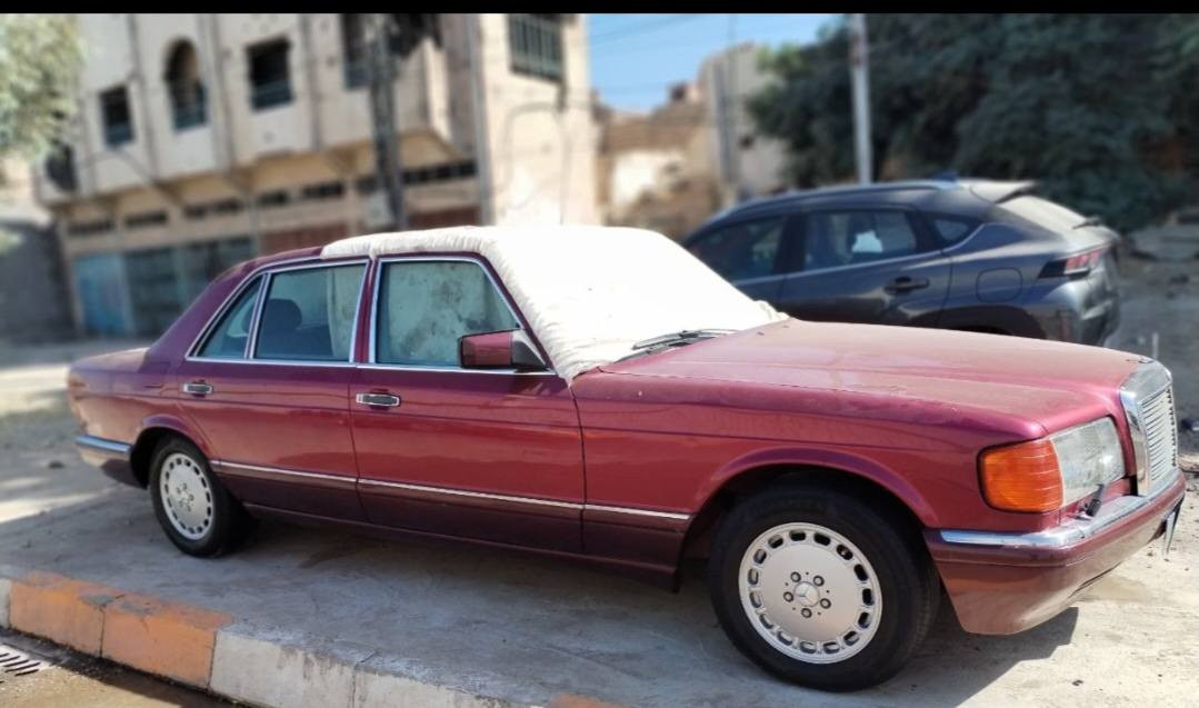 السلام عليكم 🧿 مرسيدس رئاسـي SEL300 خليجية اصل. 126
موديل 1990اصل مكينة 300قبق اسود عنكبوت بلاد
الباب الطويل لون ماروني اصل 
(رقم انبار انكليزي تحويل ثاني يوم هزه جديده سنويه 2030) وتتحول بكل المحافظات 1.سلايت شغال كله بلاد شركه طكتين 
2.اريل كهربائي
3.كهربائيات كلها شغاله وبلاد ماكو جطلات
4.تخم تاير جديد
5.حداديه خير من الله مكينه كير 
6.منضومه بانزين من تانكي وانت نازل جديده وارد
7.صاج الداخل ممكسر ولا ملعوب بي بلادي مشطب
8.باتري جديد 100
9.كشنات كهرباء
10.سنتر لوك
11.غرفه جلد رصاصي ابلادي لا كسر ولا تلزيك شرط لوك 
12.ستيرن كهرباء 
13. صبغ جماليه 
14.جام كهربائي/ العنوان بغداد السعر 100وبيها مجال للشراي الشراي يجي مو بس اتصال /***********
