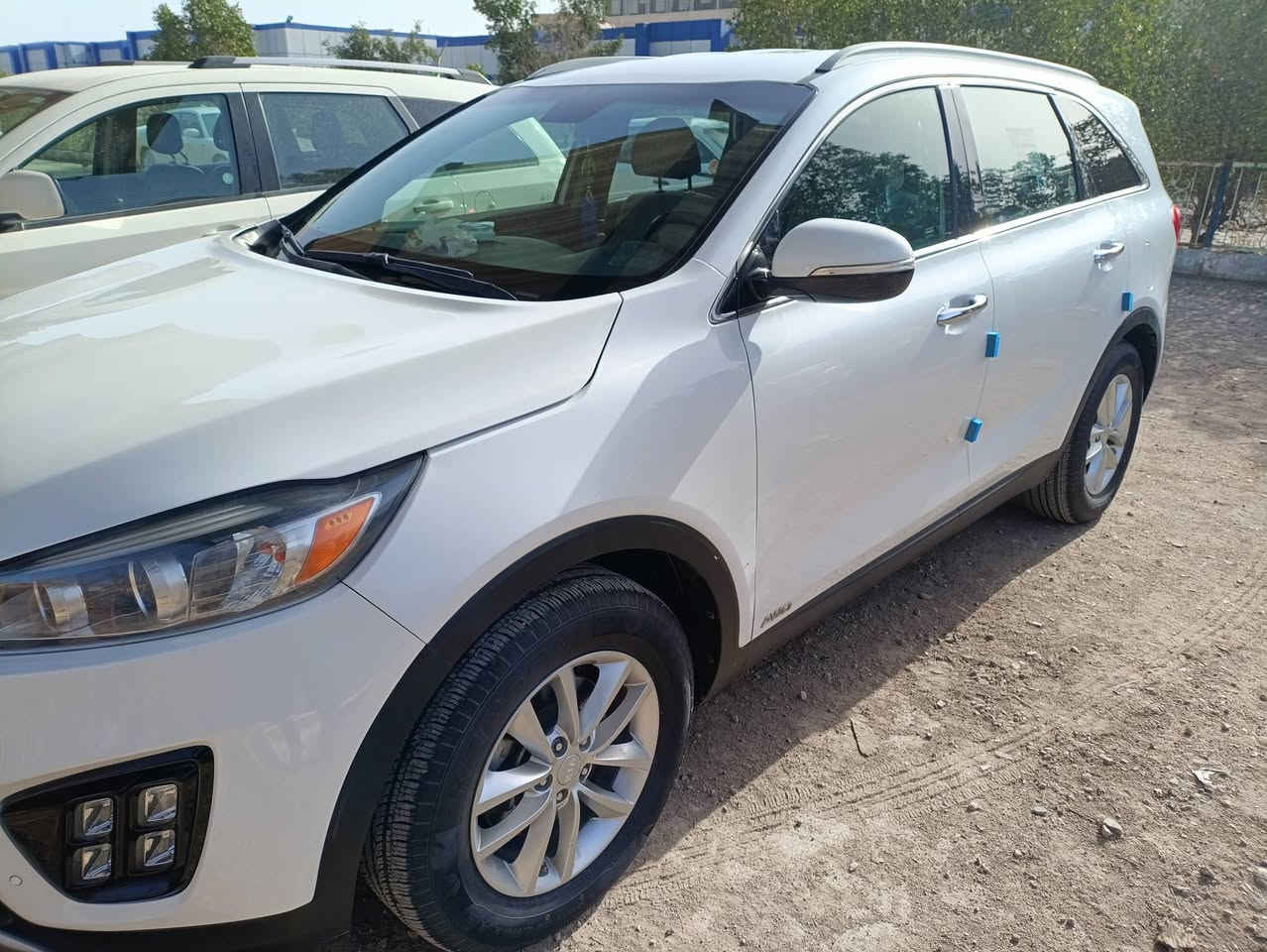 سورنتو 18 وارد امريكي تبديل بنيد وصبغ بالجاملغ بدون اي ضربه عابره والبقيه مكفوله من الزلغ والبارد  مواصفات حلوه شاشه كبيره حساسات أمامي خلفي. كشن كهربائي  تدفئه كشنات سبعه راكب. دواخل بيج 
محرك 2400  السياره بسمي *********** ناصرية حي اريدو قرب المحكمه
