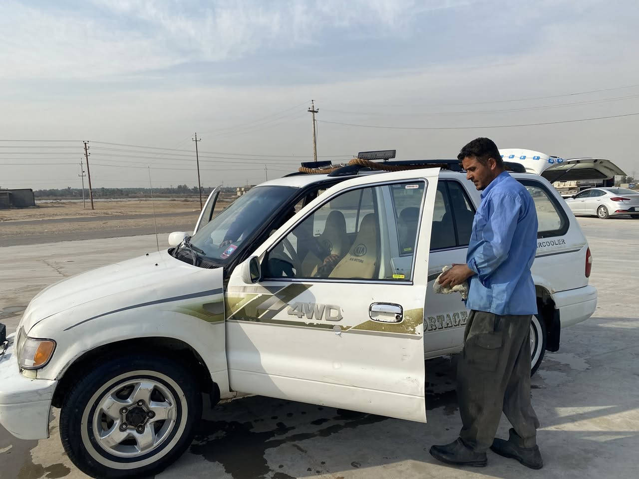 كيه سورتك طويل  2002السعر 45ورقة سيارة فورويل فتحه بل سكف تفئ تبريت شغال كير مكينه حاويه تخم تاير جديد سيارة مكفوله سبير سياره مانازل 
العنوان واسط الصويرة 
الرقم الهاتف :***********
ملاحضة ماتعجبك كلب صفحة وطالع كبل ￼￼￼
