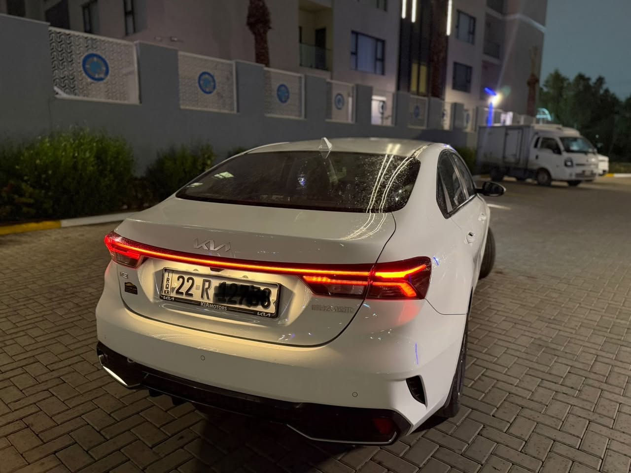 موديل 2024 ماشيه26 كفاله عامه K3 
 
السياره فقط بيع   فول معروفه موصفاتها

فتحه
بصمه 
جلد 
شاشه كار بلي 
سايد بريك دكمة 
لد امامي وخلفي 

السعر 139 ورقه 

مكفول من الشخط والرصعه والبارد والصبغ 

مكانها بغداد حي الجهاد

***********
