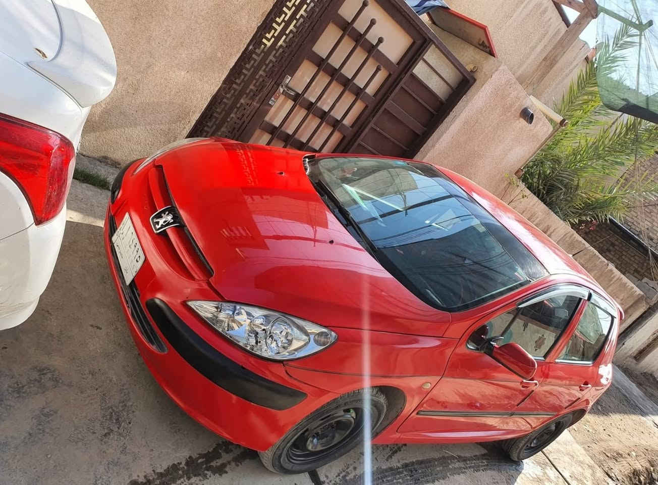 من رخصه مدير الكروب بيجو ٣٠٧ موديل ٢٠٠٥ مكينه تنقص رادله ترتيبات حداديه مصبوغه عام بيه جاملغ جهة الصدر ماسس بس يرش احمر ب٣٨ وبيه مجال بالمسيب ***********
