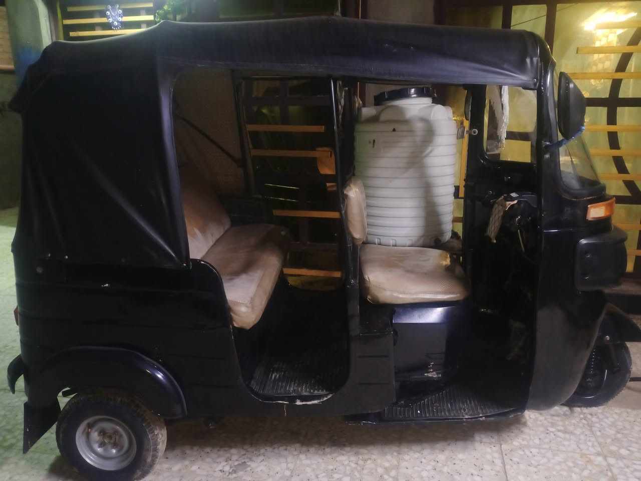 سلام عليكم تكتك للبيع رقم وسنويه موديل ١٧شهر ١٠تعمير عام صبغ عام مكينه خير من الله تجي وتشوف سعر ٤٩٠٠وبيها مجال شراي هاذ رقم ‏‪***********‬‏بغداد النهروان
