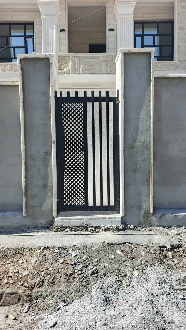 حدادة القيسي

*🔩 من أعمالنا اليوم | باب + حديد* و جام 

تصميم: عمودي مفرغ للخصوصية والتهوية  
المواصفات: حديد ثقيل + طلاء فرن ضد الصدأ  
الموقع: الجميله - الشرقاط 

*تحب هيج شغل لبيتك؟*  
اتصل هسه: ************* 📞  
واتساب متاح على نفس الرقم
السعر المتر الواحد... 150 الف 

#حدادة_القيسي
#أبواب_حديد #سياج_خارجي #ديكور_منازل

هذه مو بس باب . ... هذه عنوان بيتك الجديد 
انت شنو اتريد لباب بيتك... احجيلي بالتعليقات
