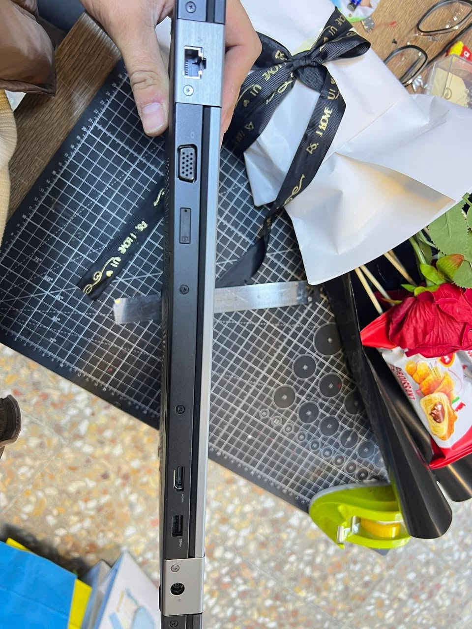 سلام عليكم
للبيع لابتوب Dell Latitude E5570 — جهاز نظيف

🔹 المعالج: i7-6820HQ 
🔹 الرام: 32GB 
🔹 الهارد: 512GB SSD سريع
🔹 كرت الشاشة: AMD Radeon R7 M370 ‏2GB
🔹 النظام: Windows 11 Pro أصلي
🔹 الشاشة: 15.6 إنچ

✅ الجهاز نظيف استخدام شخصي
✅ شغال 100% وما بي أي عيب
✅ سريع جداً، يتحمل شغل ثقيل، برامج، دراسة
✅ بطارية زينة

📍 الفحص موجود 
💰 السعر 400,000
📩 المراسلة خاص او ***********
استخدام شخصي دراسة وبرمجة فقط
