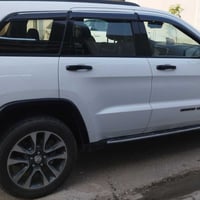 جيب گراند شيروكي للبيع موديل2016 وارد امريكي لون أبيض  حادث بسيط فقط ت...