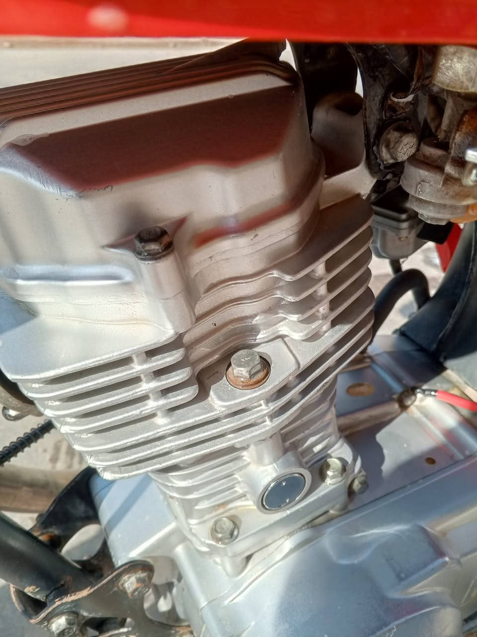 السلام عليكم دراجه للبيع موديل 2019 اوراق كامله وكيله الحيدري مكينه بلاديه ما مفتوحه يراد له شغلات بصيطه السعر 1000وبيه مجال مكان حي الفاطميه ***********
