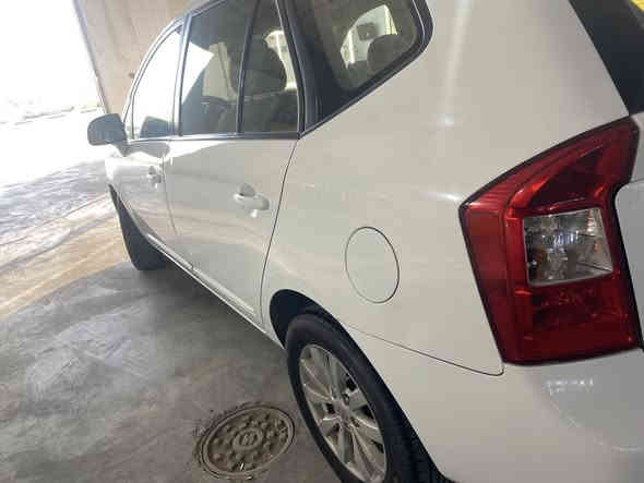 كيا كارنز  خليجي فول مواصفات مكينه ٢٠٠٠ بيها قطعتين صبغ مكاني بغداد راشديه السعر ١٢٢ وبيها مجال بسيط ٧ راكب ***********
موديل ٢٠١٢
