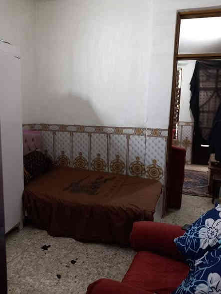 مشتمل ٦٠ م واجهة ٤ م بناء نظيف جداا غرفتين نوم واستقبال وخدمات  الشعب خلف محكمة الشعب السعر ١٢٠ مع المجال للاستفسار ***********
