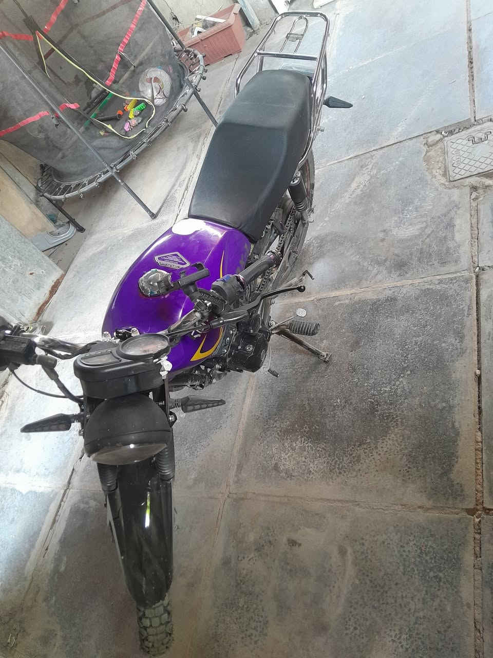 سلام عليكم دراجه جديده أوراقه تفانات بل غسل تملخن اكفلك سرقه وعشاير السعر ٦٥٠ وبيه حك الجيه المكان الزعفرانيه  ***********
