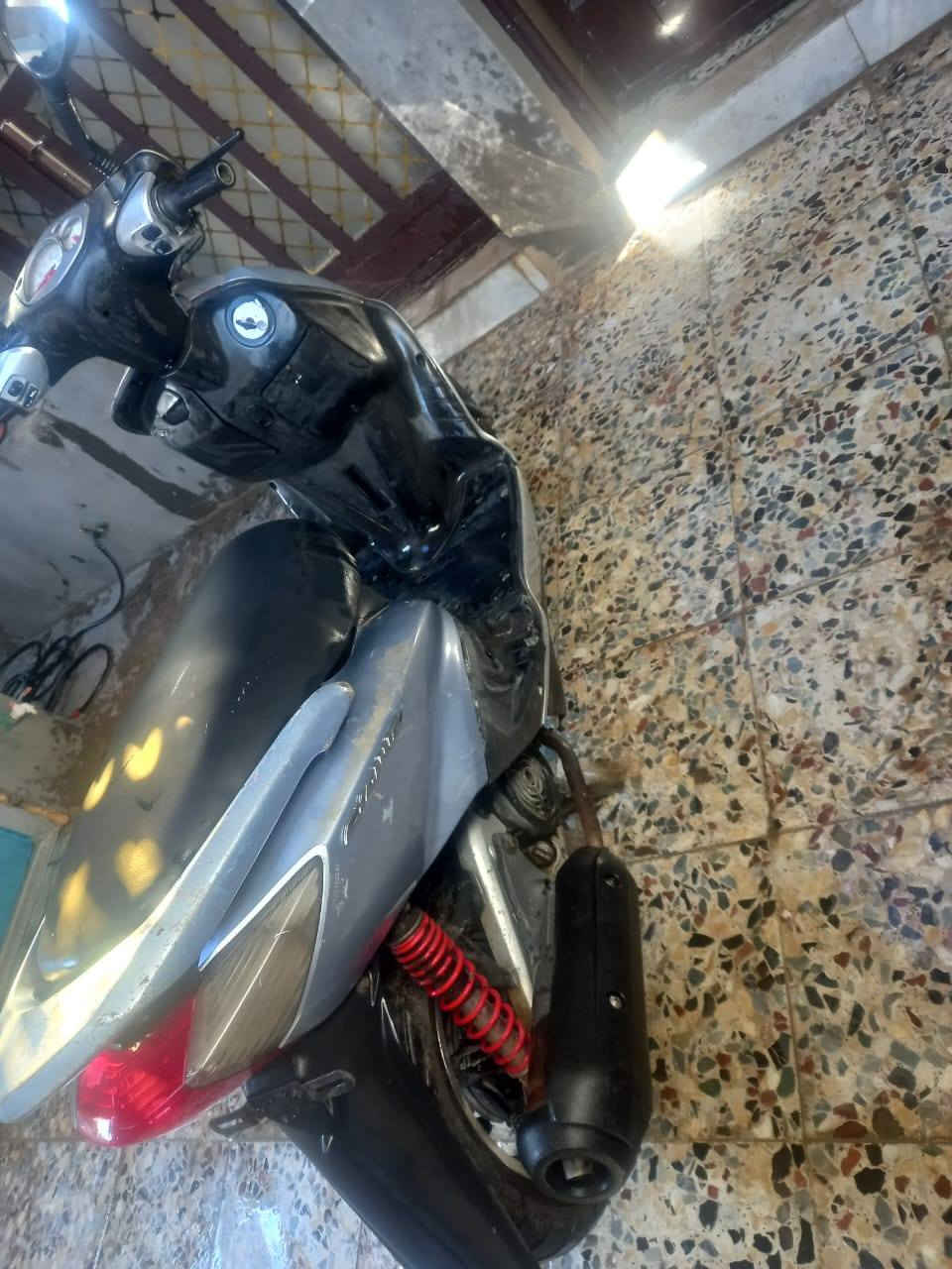 سلام عليكم درجة سكنس نثيه كوري  نوزل دراجه نضيفه السعر400 المكان زعفرانيه الاستفسار رقم صاحبها ***********
