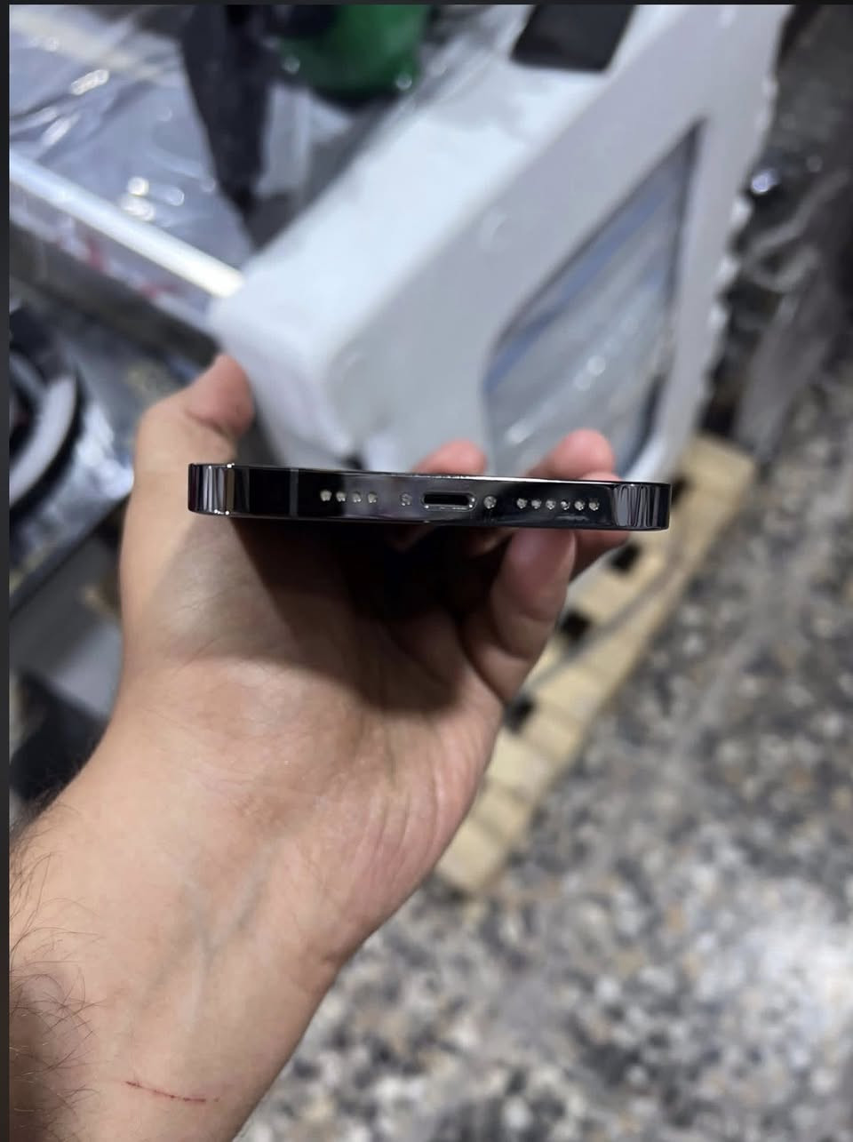 ‎السلام عليكم ايفون 13 برو ماكس ذاكرة 256 الجهاز كلشي ممبدل بي بس هذا الكسر الموضح بالصورة و ممأثر على الكامرة بطارية  83 ممبدلة الجهاز نظيف جداً

السعر : 450 و بي مجال 

مكاني: بغداد مدينة الصدر

للاستفسار الاتصال على :

***********
