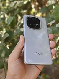 IQOO 13 1Tera وحش الألعاب جهاز غني عن التعريف  بطاريه 6150 شاحن 120 وا...
