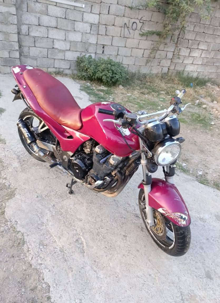 للبيع او معارض سيبي فور حجم 750 محرك ما مفتوح بس يطلع صوت من دوسلو بل مكينا  ماطور نكره سلف سعر 650  ستفسار ‏‪0774 867 8647‬‏
