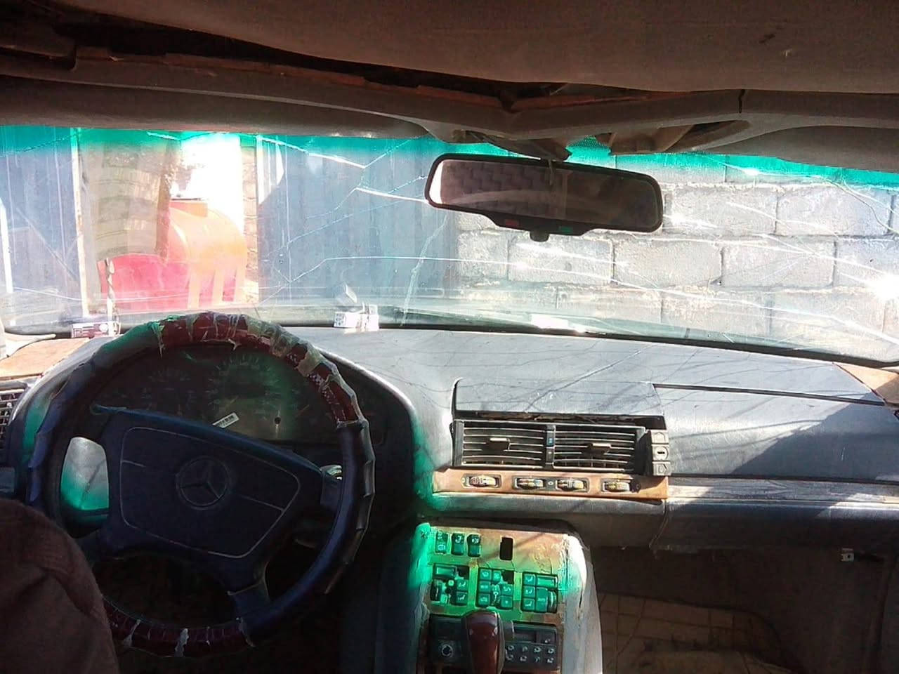 ***********السلام عليكم
مرسيدس موديل 1992
محركه 3000الف 
البيع بسعر مناسب
رقم إتصال
