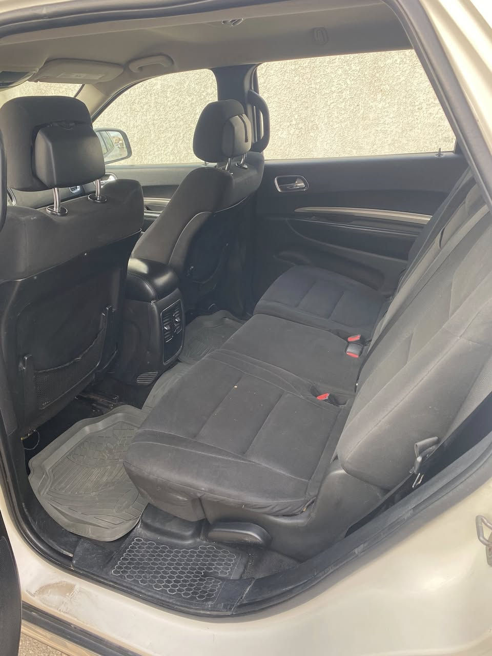 دورنكو 2011  رقم بغداد مشروع وطني
سياره حادث بنيد وباب جهه سائق 
سعر 145 
***********
