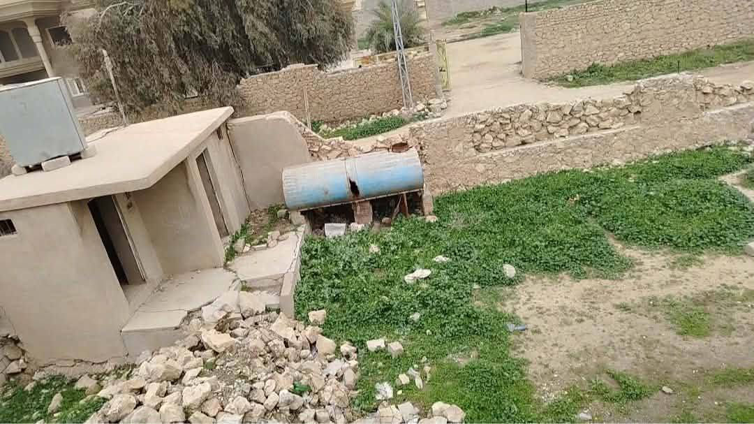 ارض للبيع مساحة نص دونم للاستفسار
‏‪***********‬‏  ملاحظه الارض بيها بيت بس على حساب ارض 
اكو واتساب هم بالرقم
بيع مستعجل
