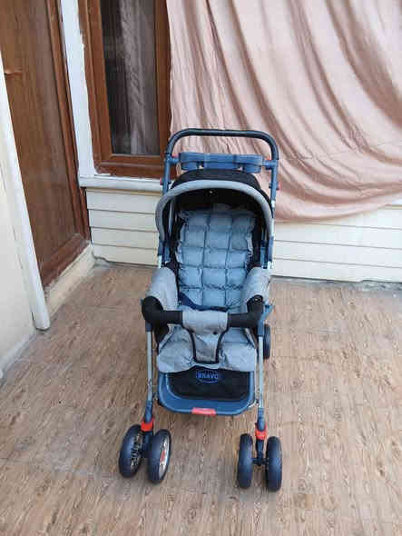 عارەبانەی مناڵان زۆر تازەیە و پاک و جوان و بێعەیب 8 تاییە،  کورسیەکەی پاڵ ئەخرێ بۆخەوتن و تەواوتەختەکرێێێێ
، قایشی بەستنەوەی هەیە ،مێزی پێوەیە لای دایکەکە ،  ژێری پێوەیە بۆشت هەڵگرتن
،  تایەو ئیسۆپی زۆر مەزبوتەو بچوک ئەکرێتەوە بۆناوسەیارە، 
سعری زۆر گونجاوەو سعری  35 هەزارە کۆتای
سلێمانی ، گەیاندن هەیە*********** السليمانية
