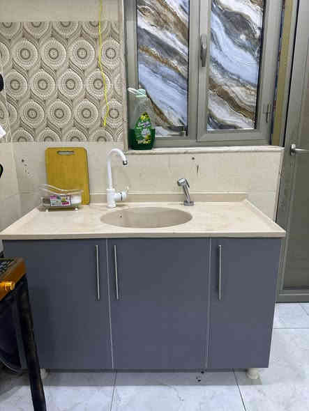 سلام وعليكم كاونتر مترين + سنك متر ونص تركي جديد استعمال قليل 
سعر 350 وبي مجال عنوان بصره (***********
