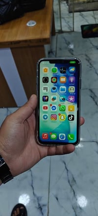 آيفون ١١ برو ماكس • ٢٥٦ جيجا • فيس ايدي شغال