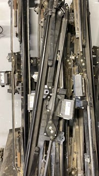 لدينا ستارة كهربائي خلفي لكزز موديل es350 2013 الي2018 واتساب 07824496...