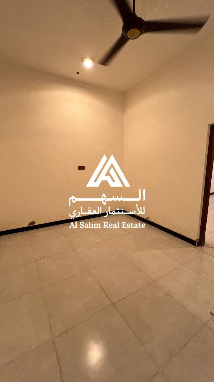 🏛️ شقه للايجار طابق اول 🏛️
في الجبيله بناء حديث موقع ممتاز

تحتوي غرفتين منام صاله مطبخ صحيات

تصلح سكن طلاب او موظفين

سعر الايجار 600 
***********
