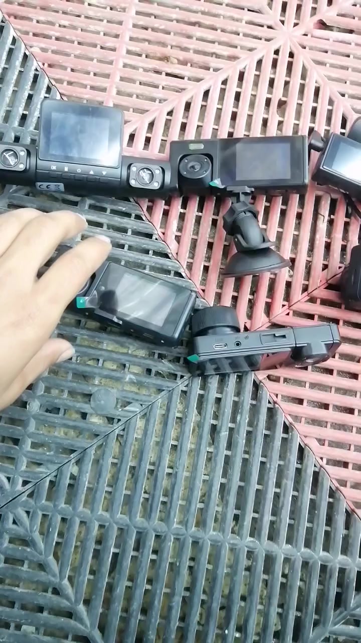 السلام عليكم داشكامات للبيع ابيعهن فحم بدون شواحن القطعه ب10
تواصل ***********
