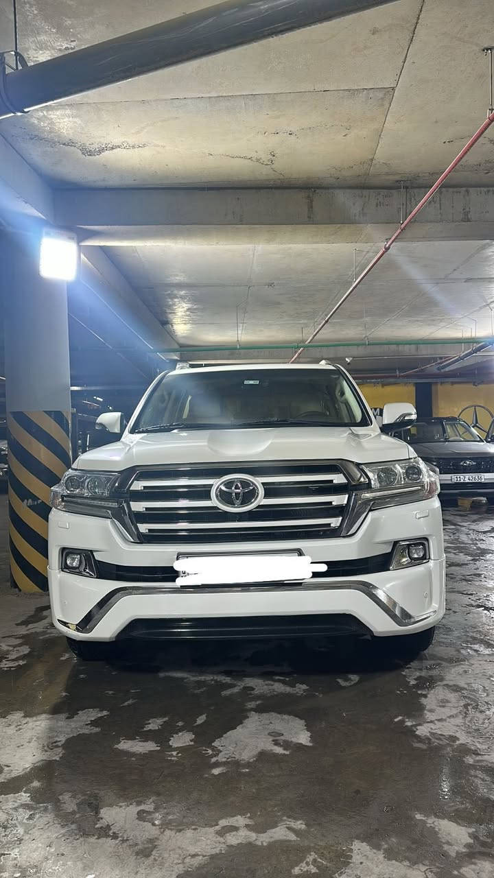 سلام عليكم 
لاندكروزر
موديل2017
محرك8 سلندر4600
مواصفاتها فتحت سقف شاشه داخل جديد سياره بيها بارد قليل جديده وحلوه 
والسعر47 وبيها مجال مكان السياره بغداد السيديه 
للاستفسار اتصل ع رقم***********
