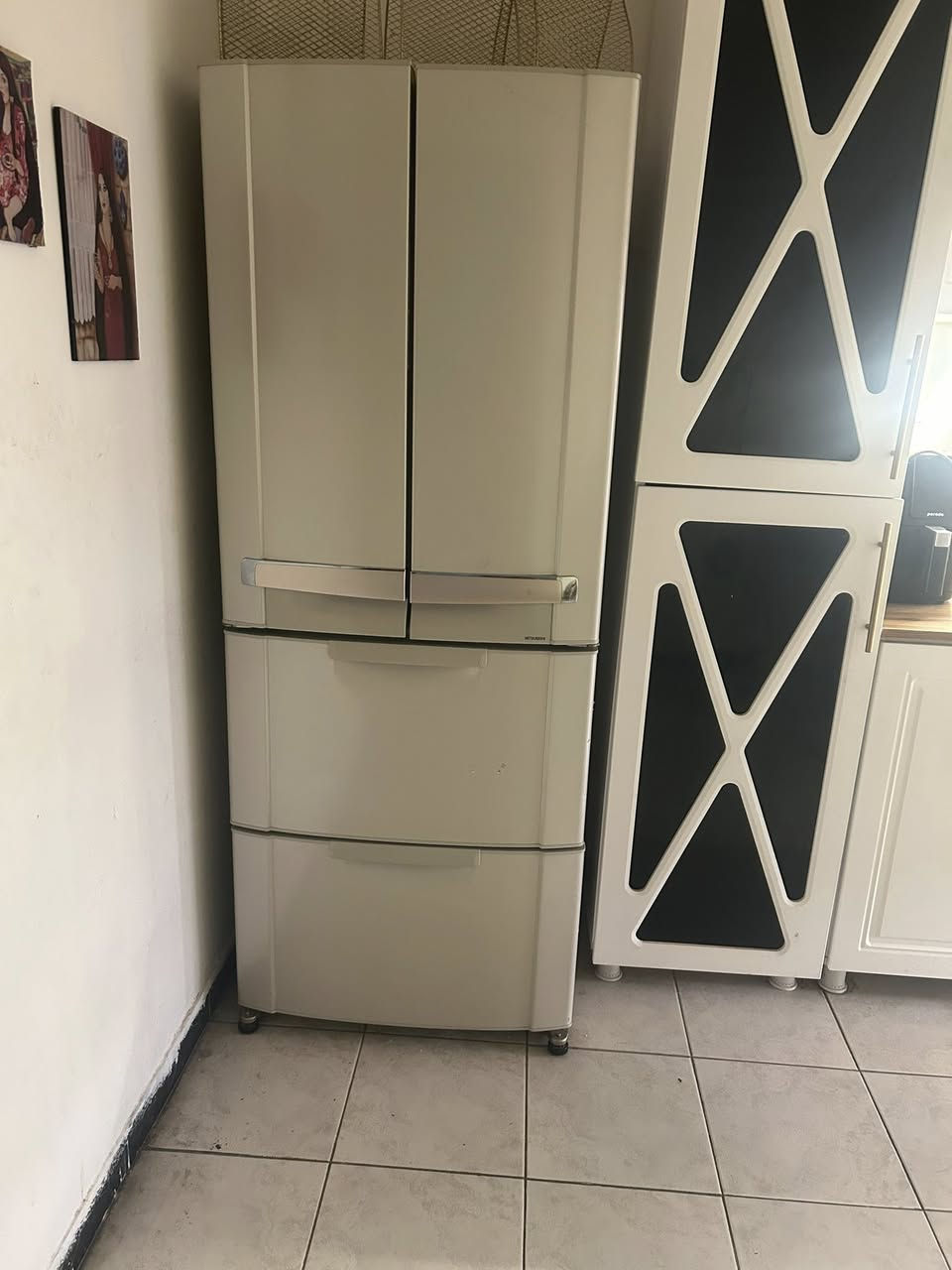 للبيع تخم وثلاجه وكاونترالاستفسار ***********
