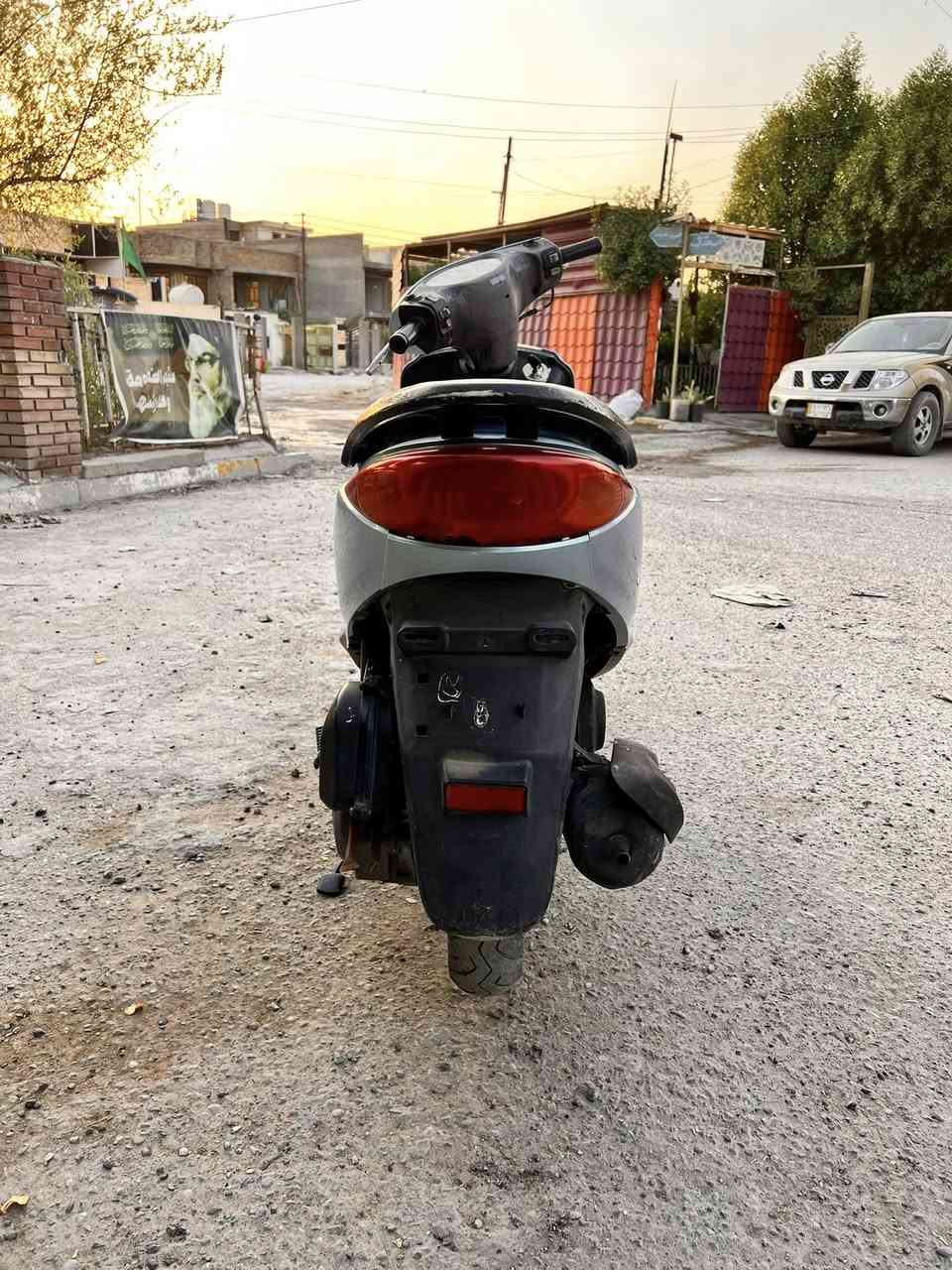 السلام عليكم درجه بريز نضيفه 
 درجه خير من الله   شلعه ومعدال شغاله سلف وهندر مكينه خرسه ناعمه  كهربائيات كله شغال شاير يمنه يسره عداد كيلو متر شغال الايت عالي ناصي كله شغال بريك امامي خلفي       
مكاني بغداد  
السعر 650
رقمي***********
