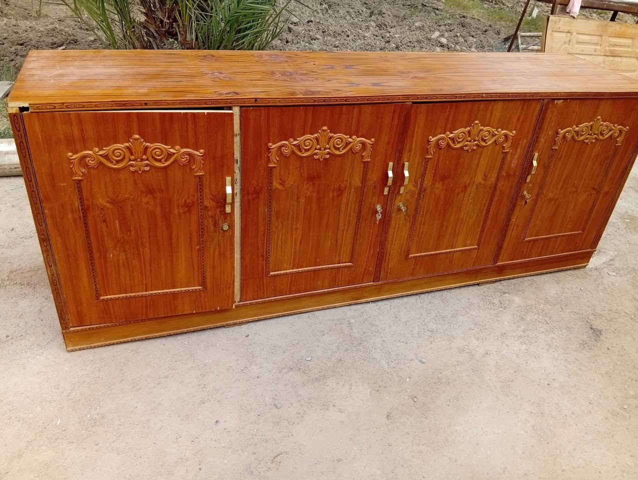 للبيع بوفية مستعملة سعر 100وبيهة مجال مكان كربلاء الحسينية ***********
