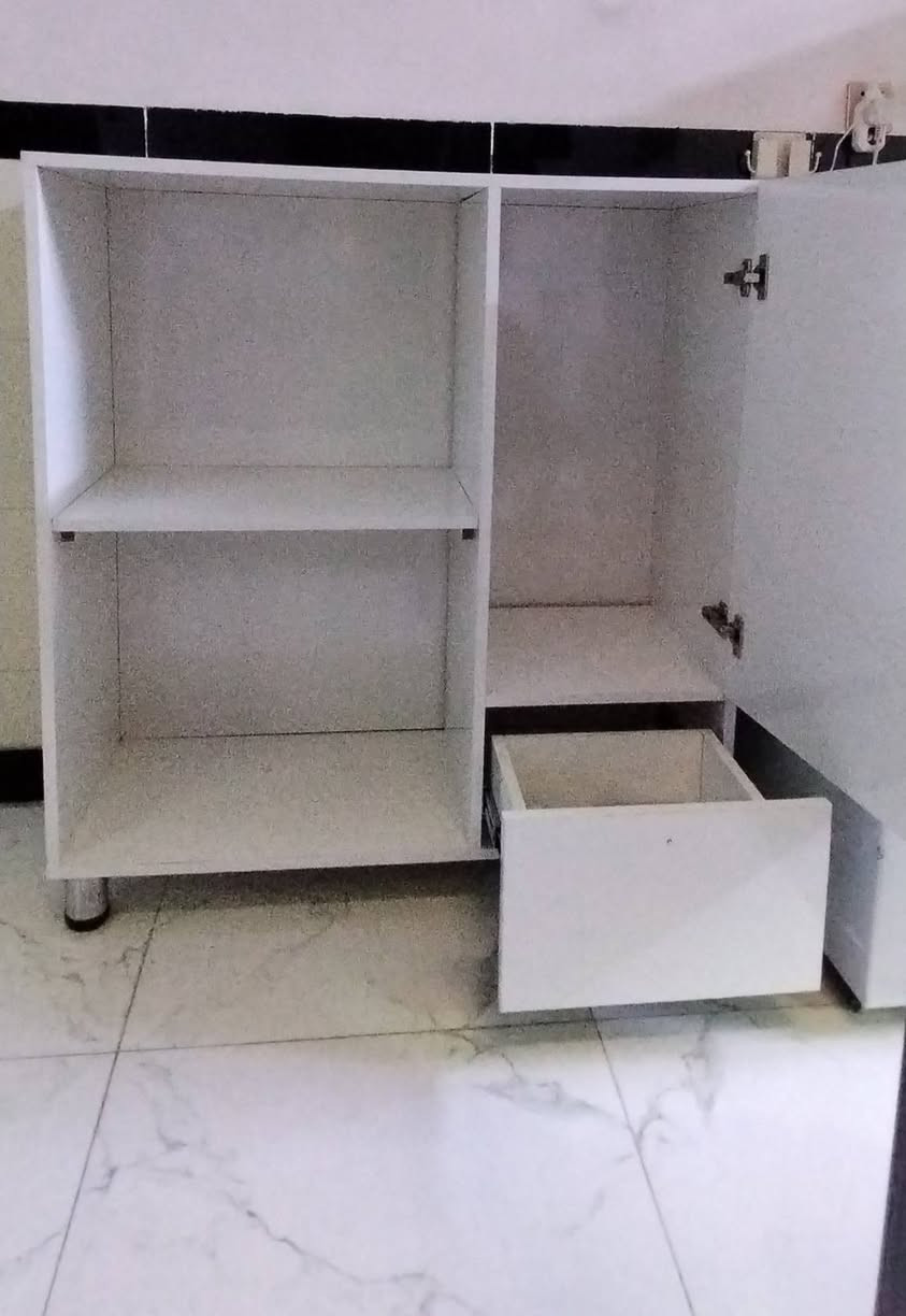 جام خانه وميز رفوف ومجر جرار جديد خشب mdf ثقيل درجة أولى
القياس عرض متر وارتفاع متر وعشرة وعمق 40 سنتم
سعر الوحدة ١٢٥ الف /مكاني بغداد
تواصل ع الرقم ***********
ماعندي توصيل
