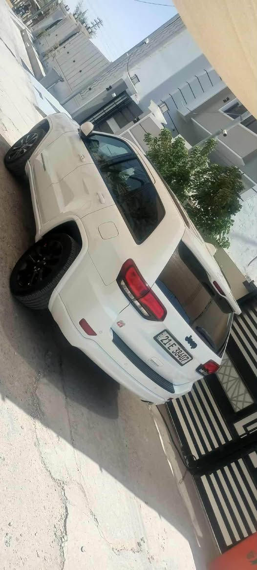 السلام عليكم للبيع او مراوس حسب القناعه جيب موديل 2018 بلاك توب فلول مواصفات جنطه كهرباء توقف ذاتي ضررها جامرلغ امامي وباب بدون داخل رادار كأمره امامي خلفي حساسات فتحه سقف جاهزه مابيها كل نقص ماشيه 90 رقم سليمانية باسمي هزه سنويه جديده السعر 228 العنوان بعقوبة هاتف 📞 *********** بغداد, العراق
