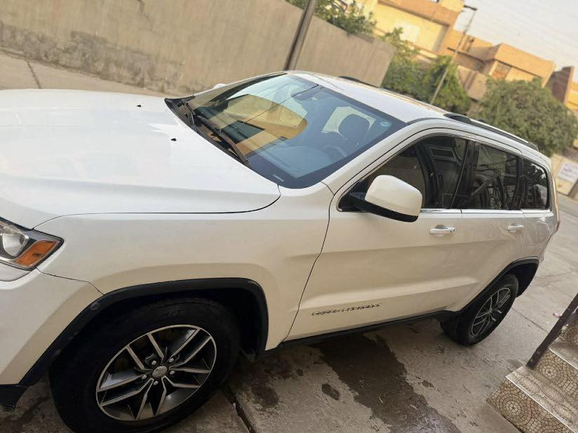 سلام عليكم جيب لاريدو موديل 2015 للبيع مواصفاتها:بصمه ثلاث وضع قياده فور ويل 4*4 رقم سنويه جديد سياره بأسمي صبغه: ثلاث قطع كدام مصبوغ بدون ايرباك سعرە جوه كل سوق فقط 187$ رقم:***********
