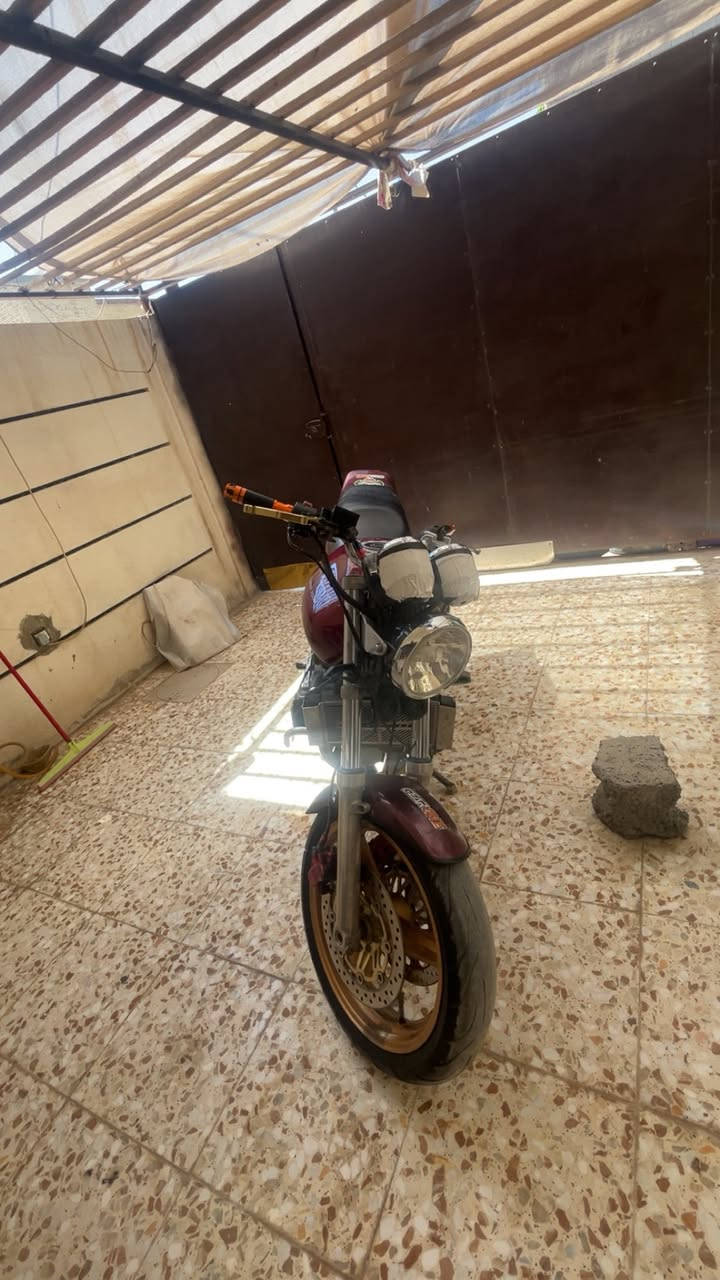 سلام  عليكم سيبي 400دراجه جاهزه اوراق كامله كمرك مدفوع كبل ترقم كلشي جاهز الدراجه يرادلهه شويه ترتيب بيهه طخه خفيفه بل تانكي وعليهه اكزوز رياضي سعر 1700وبيهه مجال بغداد حسينيه الراشديه ***********
