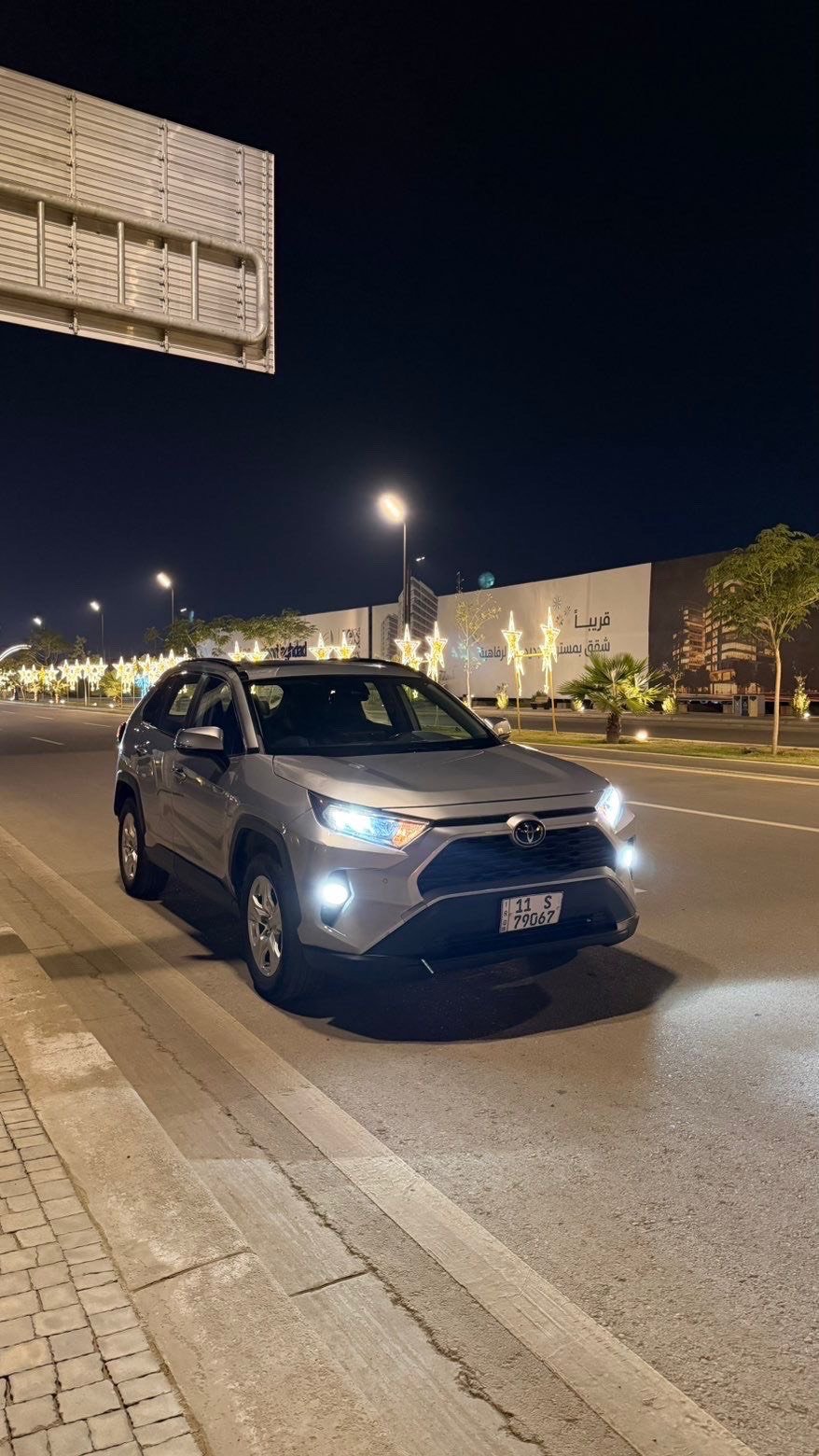 السلام عليكم راف فور موديل 2021 فئه XLE  فول مواصفات 
الكاميرا الخلفية

الكاميرا 360

باب خلفي كهربائي

تدفئة المقاعد

مستشعر وقوف السيارات

شاشة

فتحة سقف

وسائد هوائية 2

مقاعد كهربائية

مصابيح زينون أمامية

الوسائد الهوائية 8

البدء عن بعد

أبل كاربلاي

ذاكرة المقعد

تبريد المقاعد

رادار

عجلة القيادة ساخنة

مراقب النقطة العمياء  
شاحن لاسلكي

مصباح ضباب

مصابيح أمامية LED

مساعد صعود التلال

مثبت السرعة

أندرويد أوتو

تبريد خلفي

 حادثه جاملغ صبغ  و شويه بالبنيد فقط  بدون ايرباك ( يعني  الايرباك مطاك )  شواصي لغد كلها مكفولات 
 العنوان بغداد اليرموك ***********