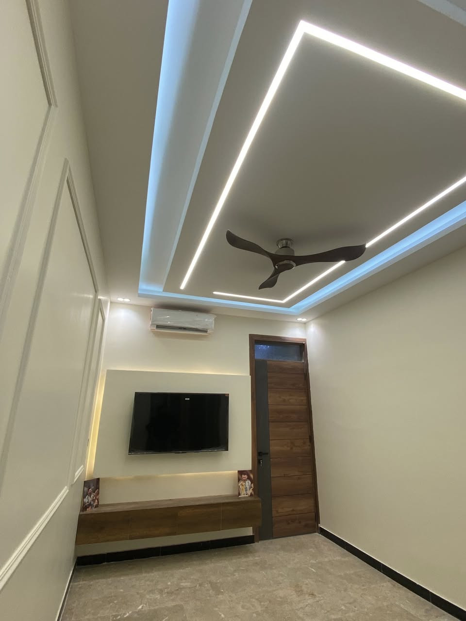 من أعمالي تصميم داخلي🏠🪜
يارب يعجبكم 🏦

مستعدون لتصاميم الجبس بورد🌁 
مع كافه أنواع الاصباغ 🩷

للأستفسار 📞📞***********
ايهاب محمد
