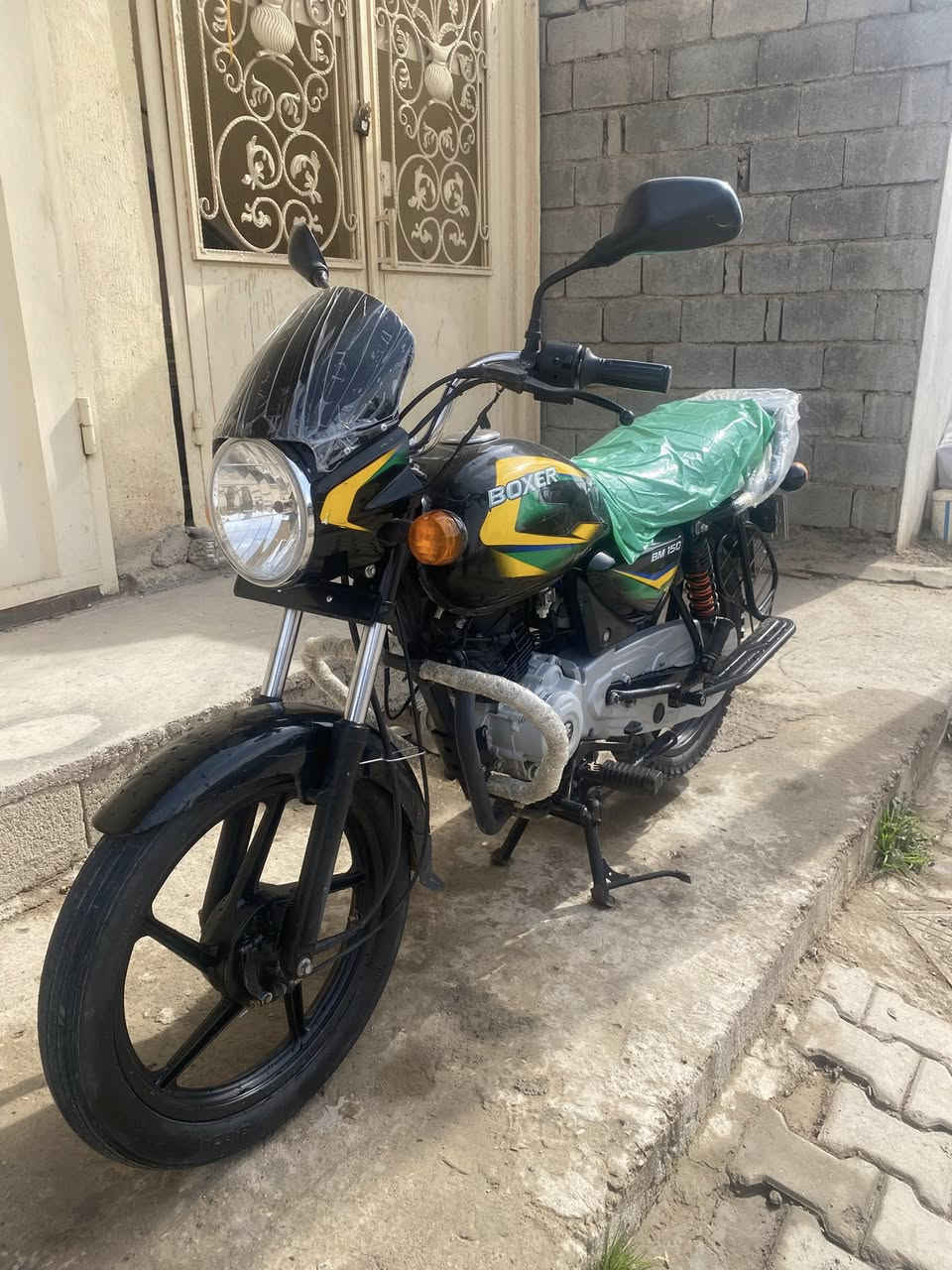 سلام عليكم دراجة بوكسر 22  طالعه ب23 للبيع مكفوله كفاله عامه كير مكينه مكفولات كهربائيات كلها شغاله مابيه اي نقص جيب فيتر وتعال افحص مكاني ديالى بعقوبة خرنابات الشراي يتصل ويدلل ***********
