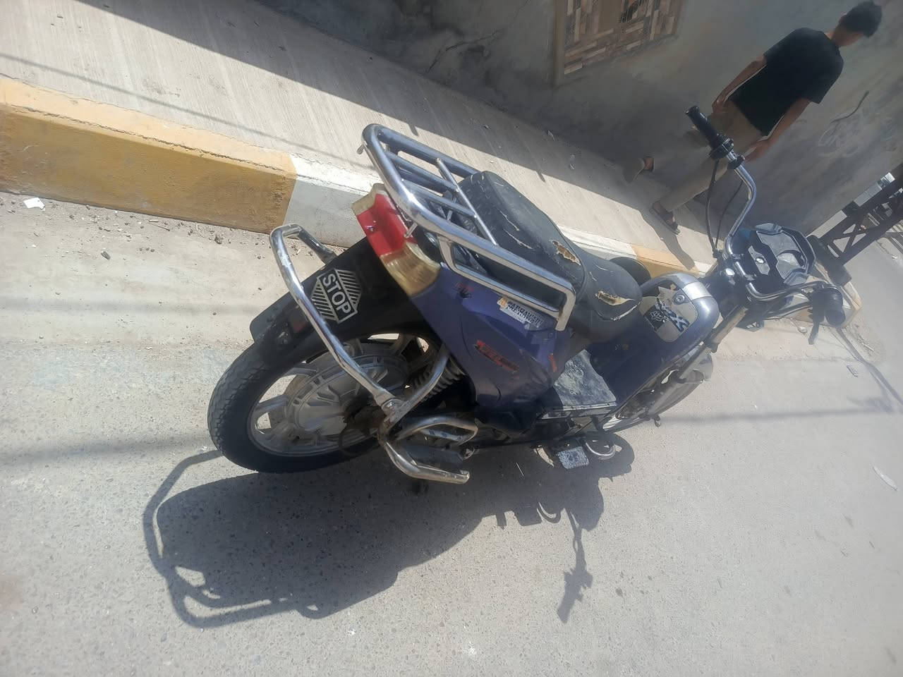 سلام عليكم  هارلي للبيع عل فحص دراجه هلوه بطاريات صار 18يوم من شدن علي سعر 200 وبي مجال مكاني شهداء جامع تقوه رقمي ***********
